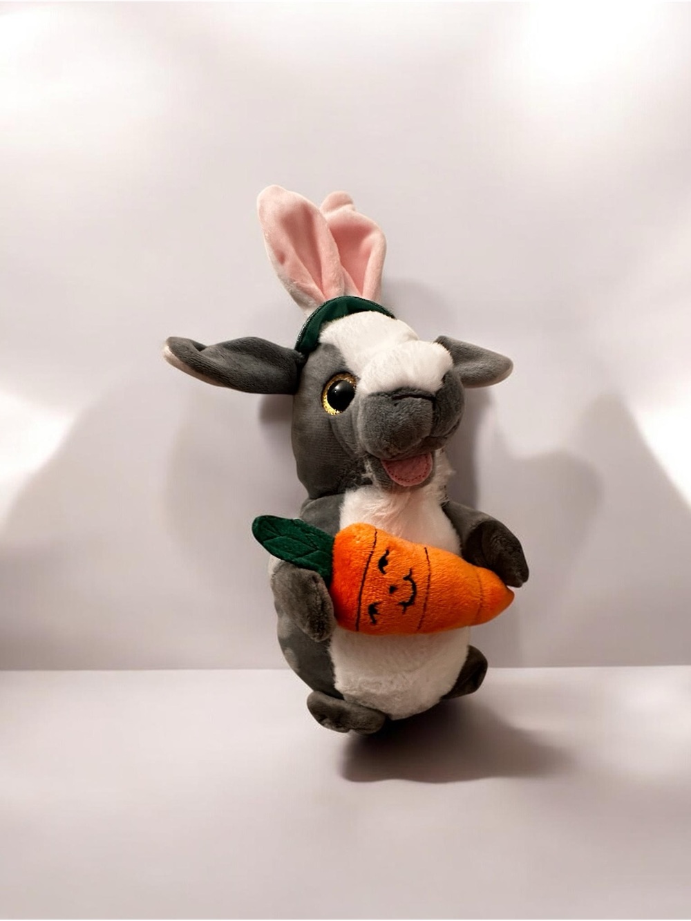Animated Easter Bunny Holding Carrot – Sound & Motion Plush Toy 🥕🐰